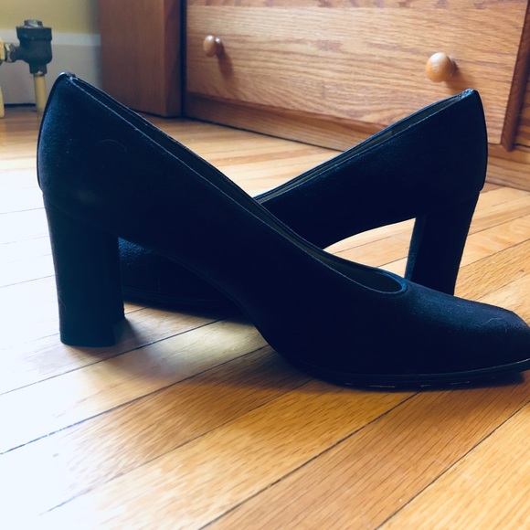 STUART WEITZMAN SUEDE PUMPS - Picture 8 of 8